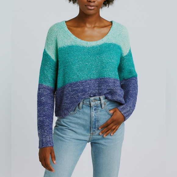 💸CLEARANCE 4 for $15💸 Garage Blue and Green Crew Neck Sweater - Picture 1 of 5